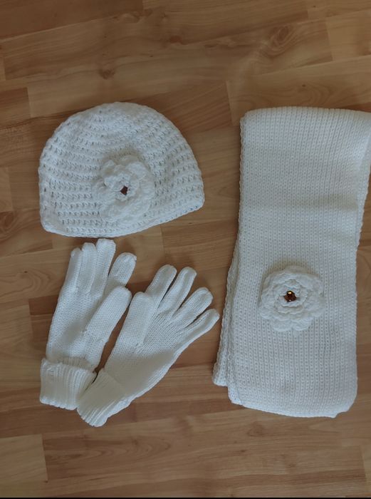 Komplet zimowy (czapka, szal i rekawiczki)