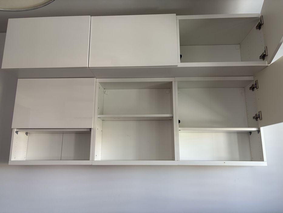 Móvel Besta IKEA usado em quarto de criança