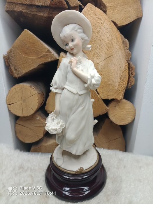 Figurka Giuseppe Armani FLORENCE 1982 r. STAN WITRYNOWY Capodimonte