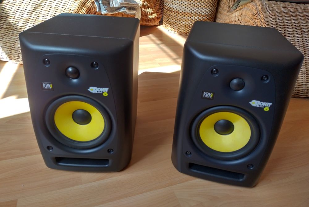 Colunas KRK Rokit 6 de estúdio pouco usadas.