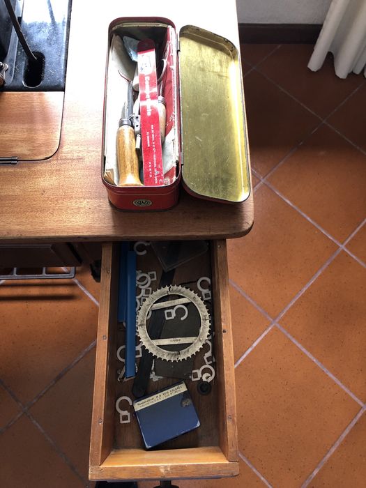 Máquina de costura manual