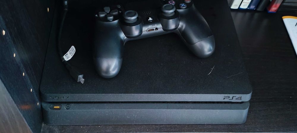 Vendo Playstation 4 slim a funcionar com disco de 500Gb