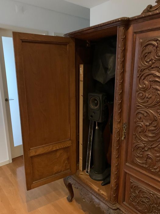 Armário/ Guarda Fatos Antigo em Madeira - Peça de Antiguidades