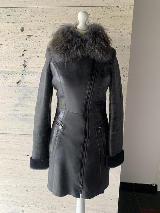 Naturalny kożuch Ochnik z kołnierzem z jenota, czarny S (XS) elegancki