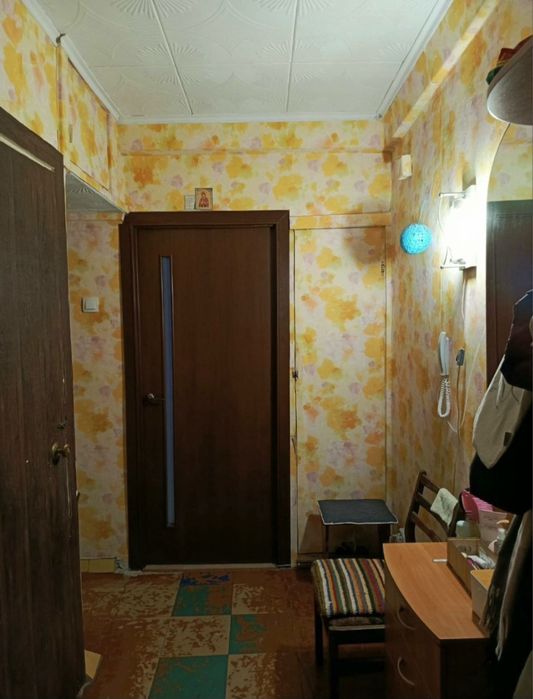 Продам 2 х ком квартиру. Матросова.