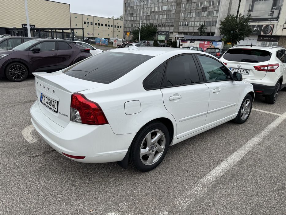 Продам Volvo S40  2012  2.0бенз  145кс  акпп  85000км