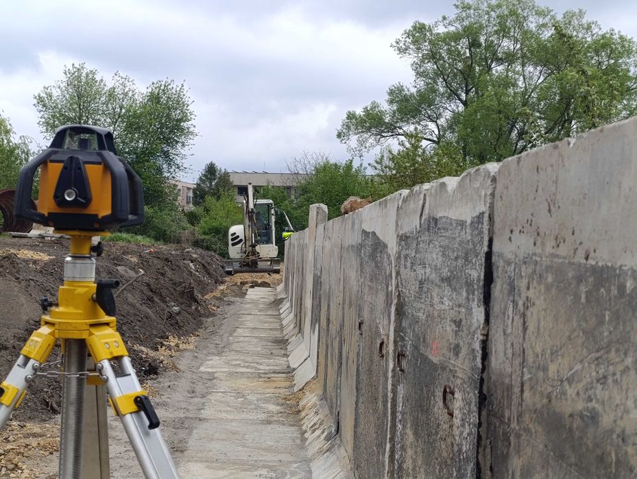 Usługi MINIKOPARKA 3,6T, Odchumusowanie Utwardzenie Terenu, Kopanie Fundamentów