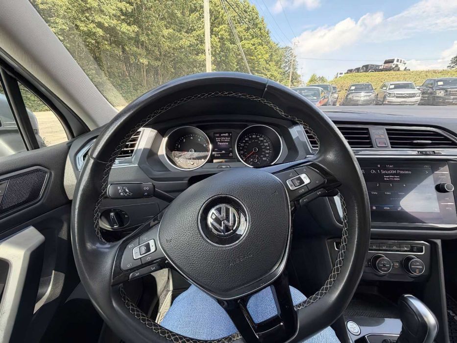 Volkswagen Tiguan      2021