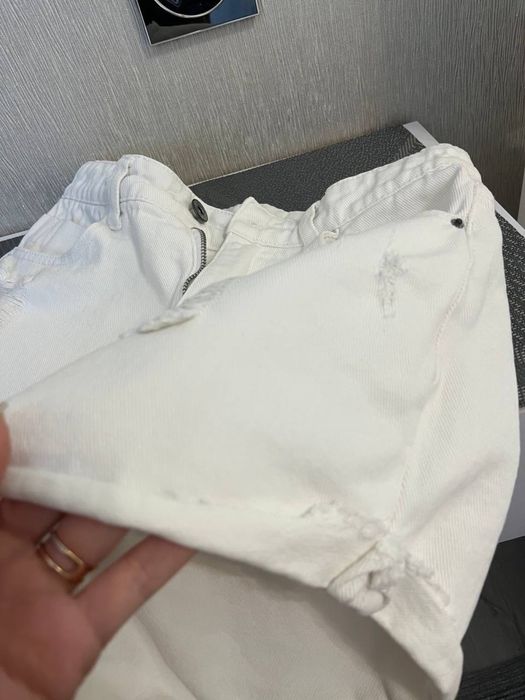 Білі шорти джинсові