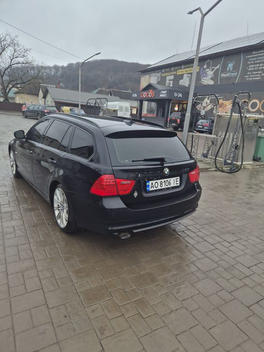 Продам БМВ 3 серії 2011 року в хорошому стані.