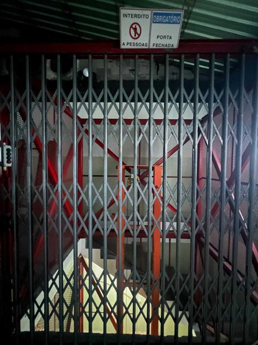 Vendo monta cargas industrial