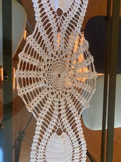 Corre Mesa em Crochet Beje