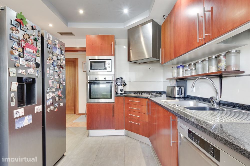 Apartamento T3 | Suíte | Duas Varandas | Box Para 4 Carros | Camarate — Camarate, Unhos E Apelação, Lisboa