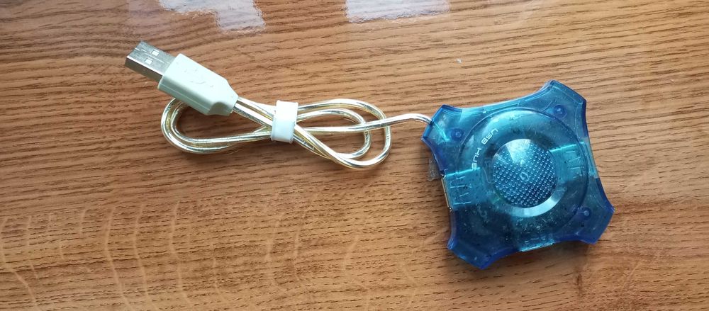 USB удлинитель 45 см. Есть 4 порта USB 2.0