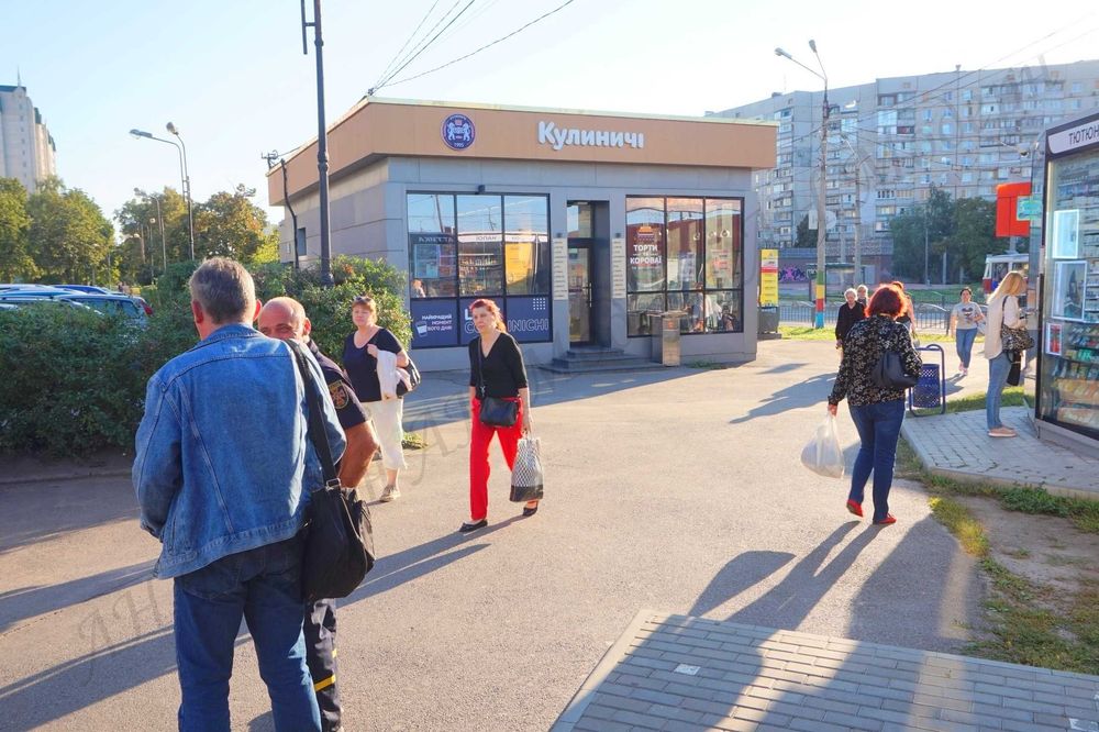 Великий павільйон біля метро та супермаркету продаж Харків