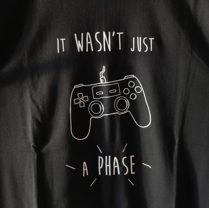 T-shirts "Não Era Apenas Uma Fase" preto I