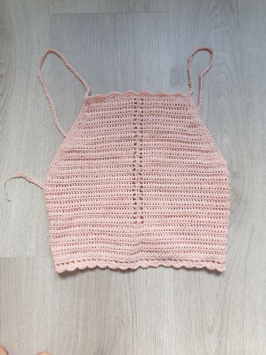 Top robiony na szydełku