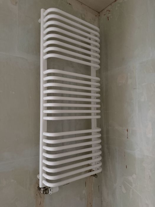 Nowy grzejnik lazienkowy 117 cm x 50 cm