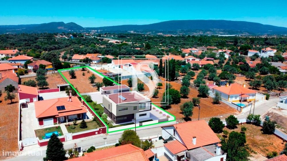 Terreno Não definido em UDF de Brogueira, Parceiros de Igreja e Alcoro