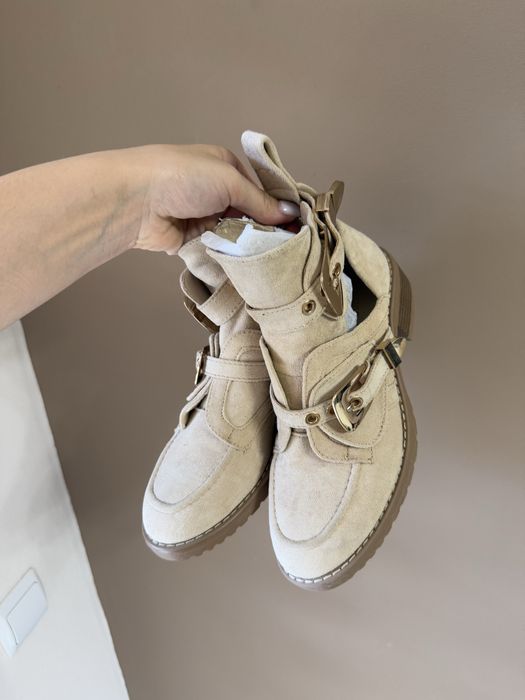 Взуття обувь туфлі балетки босоніжки лофери