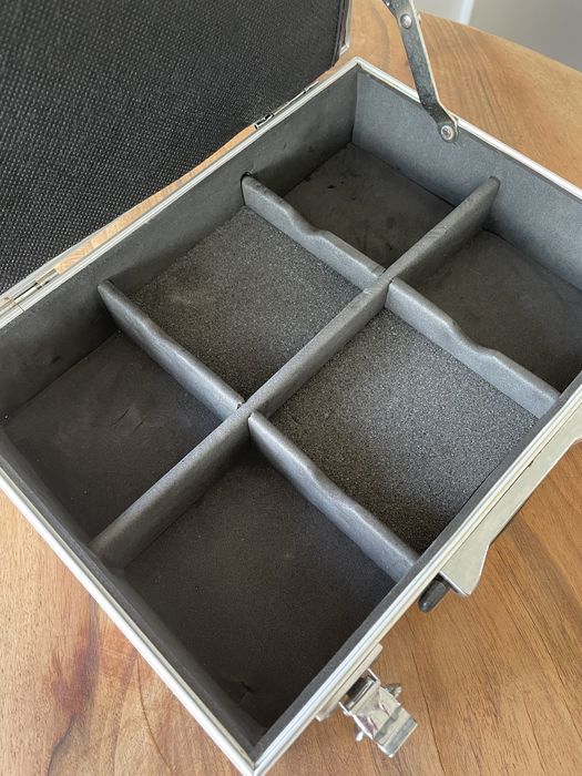 Mala metalica com divisorias