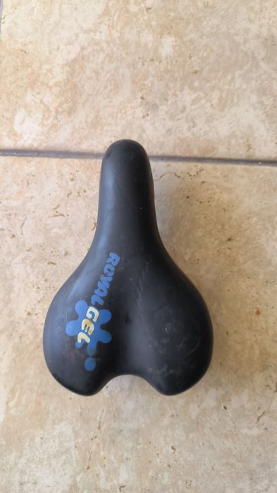 Variable-size bicycle saddle444403717883842562