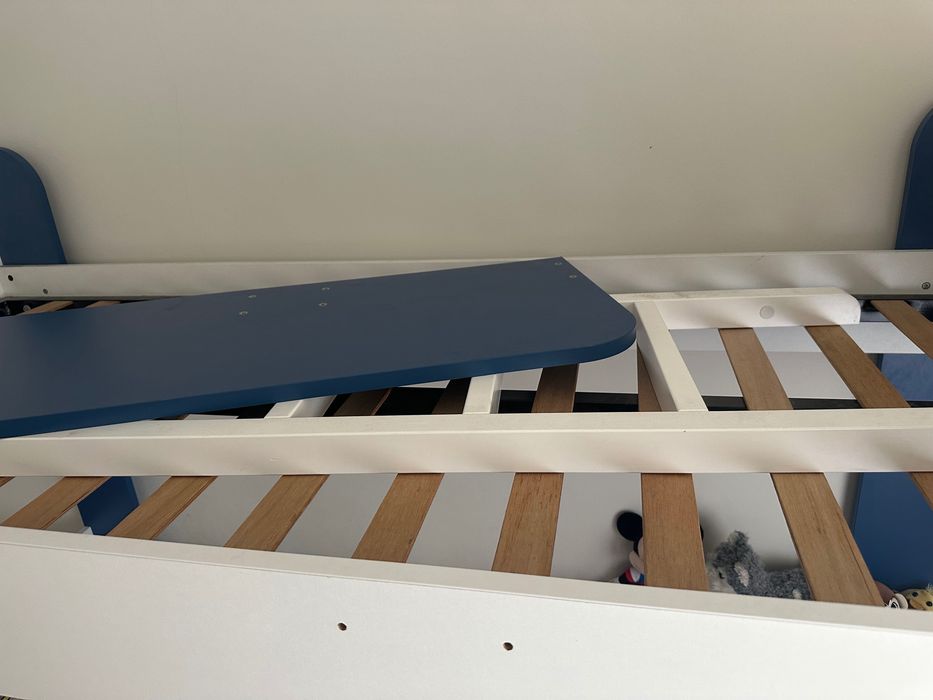 Beliche e cómoda de criança azul e branco