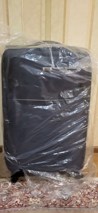 Продам валізу велику темно синю