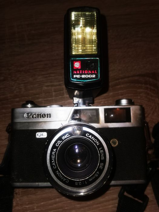 Camera Flashes64297935729537122