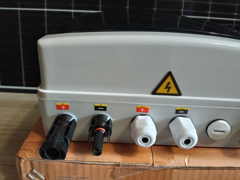 Щиток захисту сонячних панелей TOWZN та інвертора від блискавки.