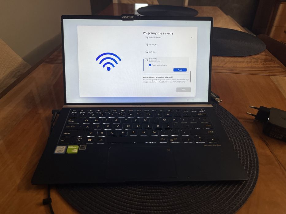 Laptop ASUS ZenBook 14 UX433FN