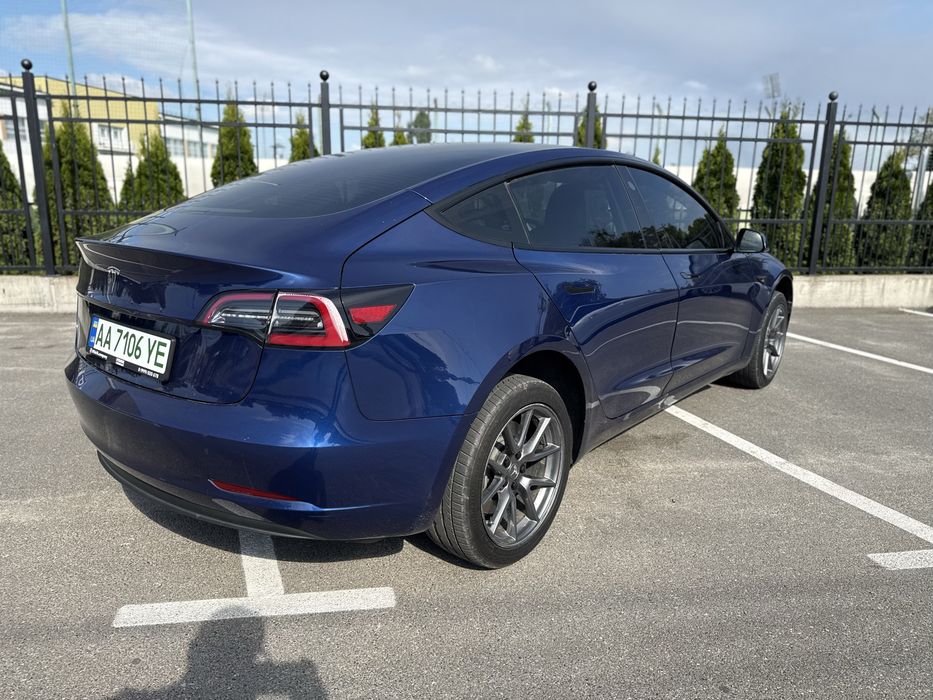 Tesla model 3 2023 залізо фосфат