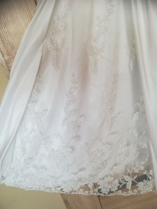 Suknia ślubna biała tren podpinany Rozmiar 38 Rozmiar 40