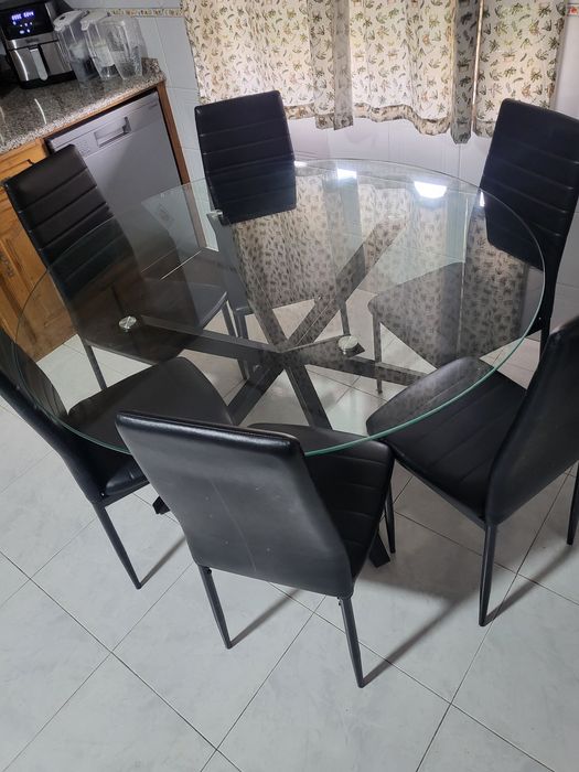 Vendo Mesa com 6 cadeiras
