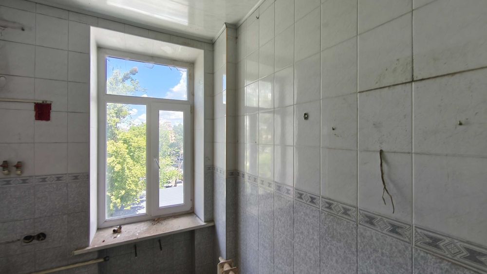 Продажа  3-комн. квартиры в 100 метрах от м. "Научная", 4-й этаж