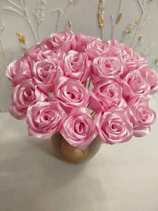 Róże z satynowej wstążki. Bukiet na zamówienie