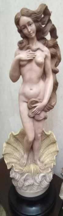 Linda estatueta da deusa de venus
