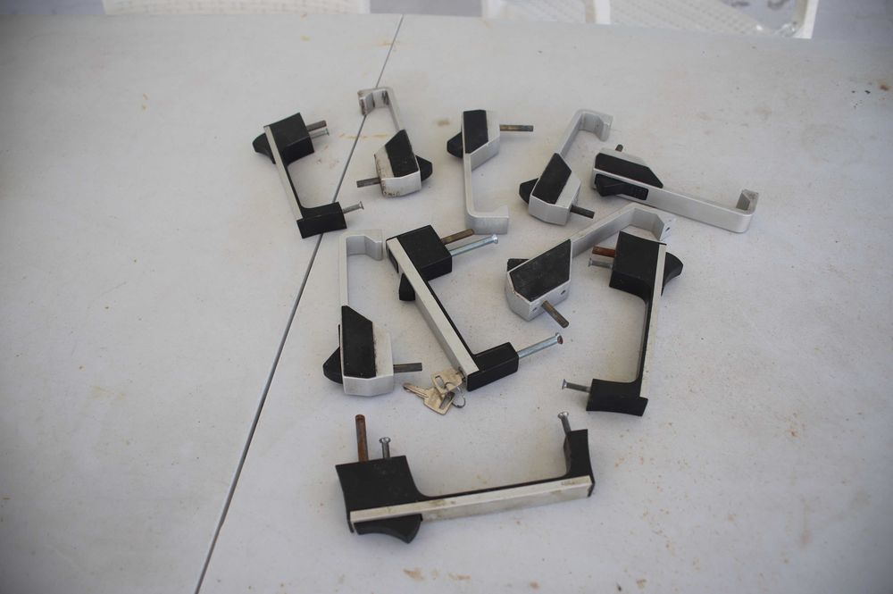 Vende-se 13 Fechos para janela de aluminio deslizante