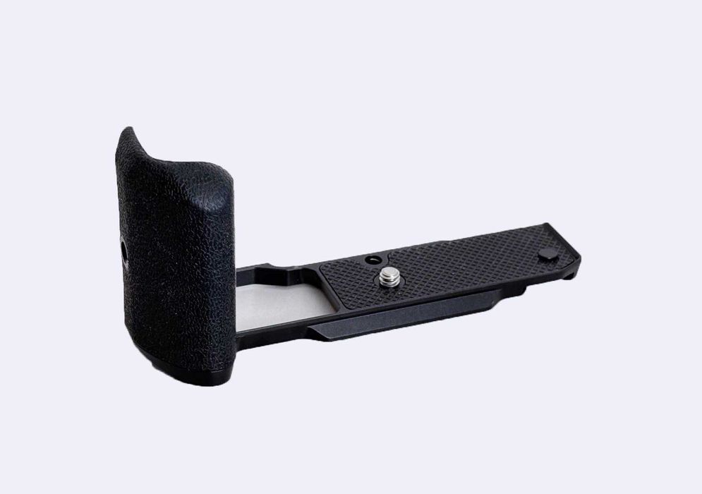 Nikon Zfc (seminova com adaptador de punho)