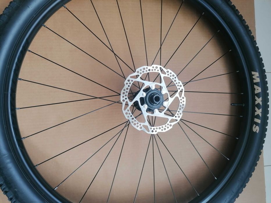 Rodas Bontrager TR 29"x25 center lock cubo shimano MS 12V com pneus.