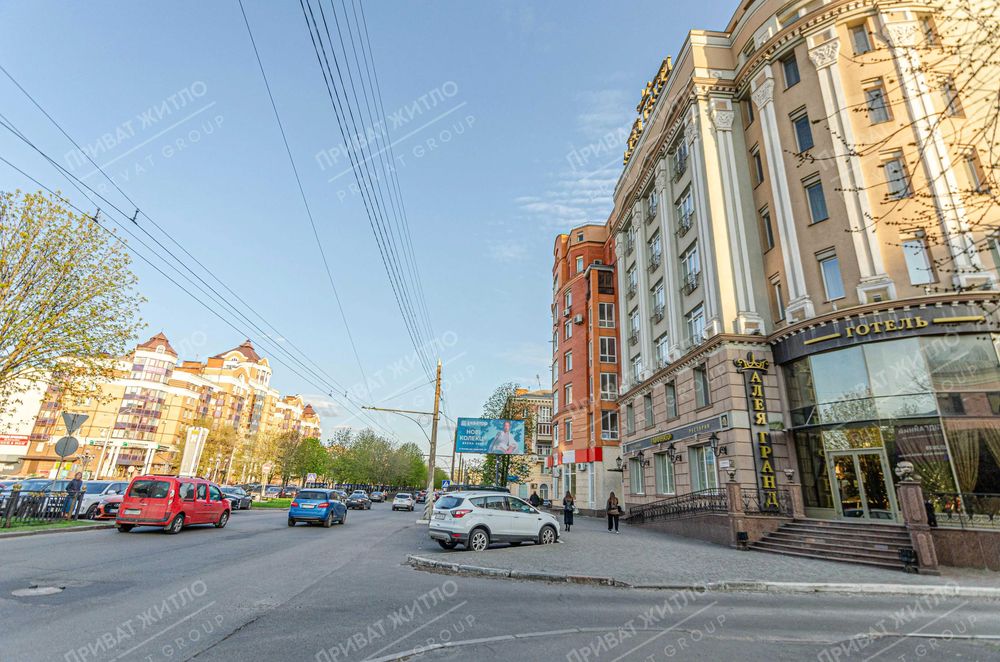 Комерційне приміщення в центрі міста (навпроти "Листопада)