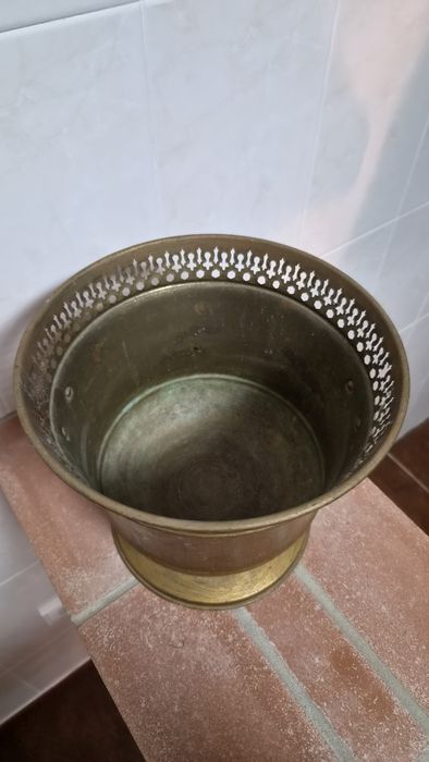 Vaso decorativo em latão