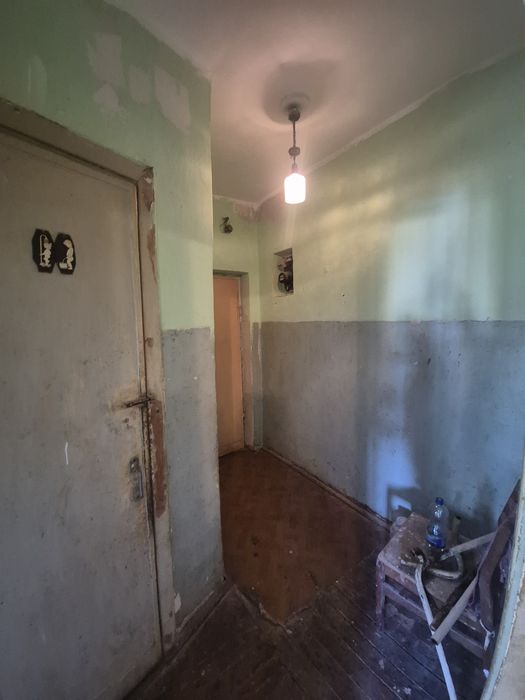 Продам 2-х кімнатну квартиру під ремонт