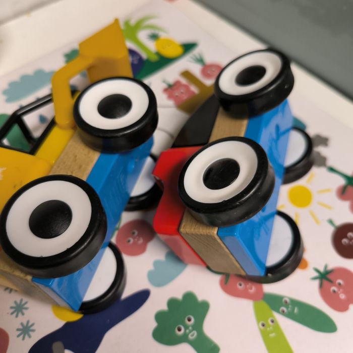 IKEA lillabo carros madeira