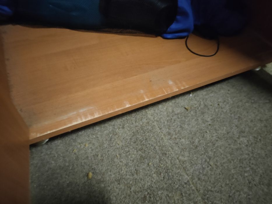 Невелика шафа для одягу