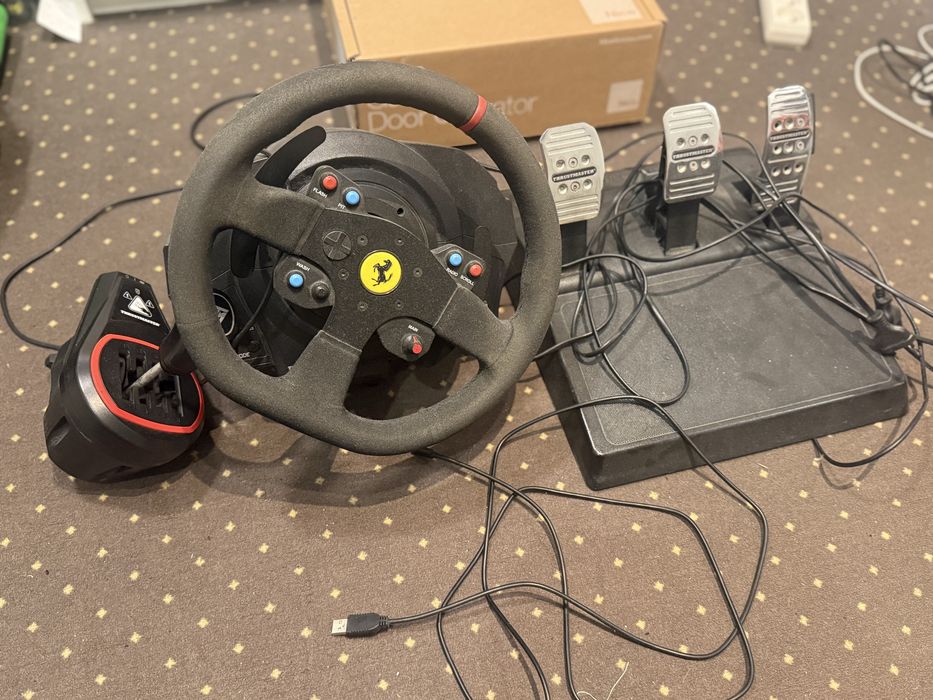 Thrustmaster t300 alcantara edition + shifter