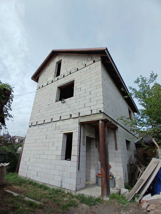 Продаж частини будинку 120м.кв. з комунікаціями пр. Київський