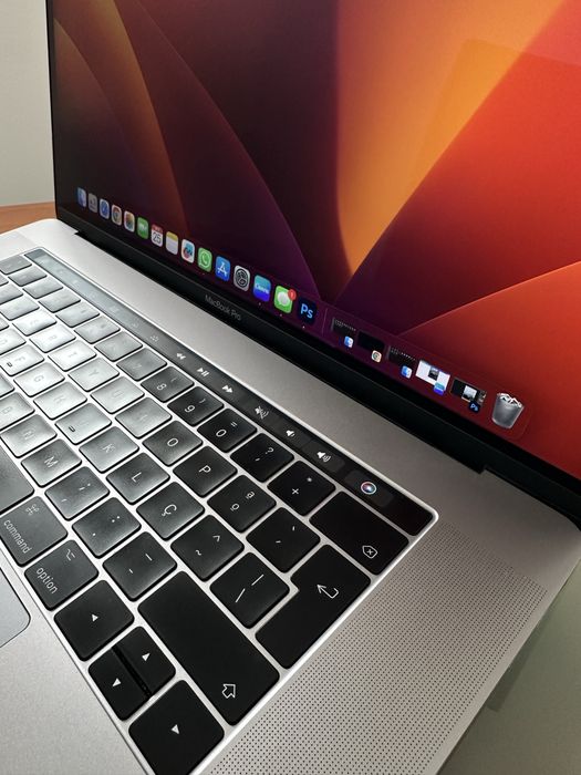 MacBook Pro 15" 201764551597738627122