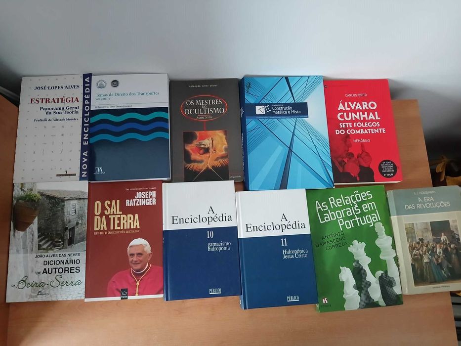 Livros de vários estilos literários