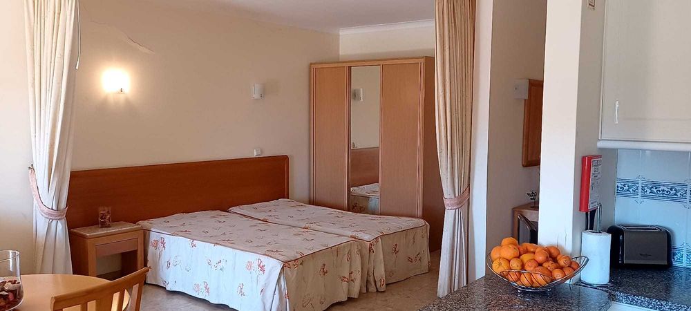 Apto. T0  para férias,piscinas  situado no Algarve na Praia da Rocha